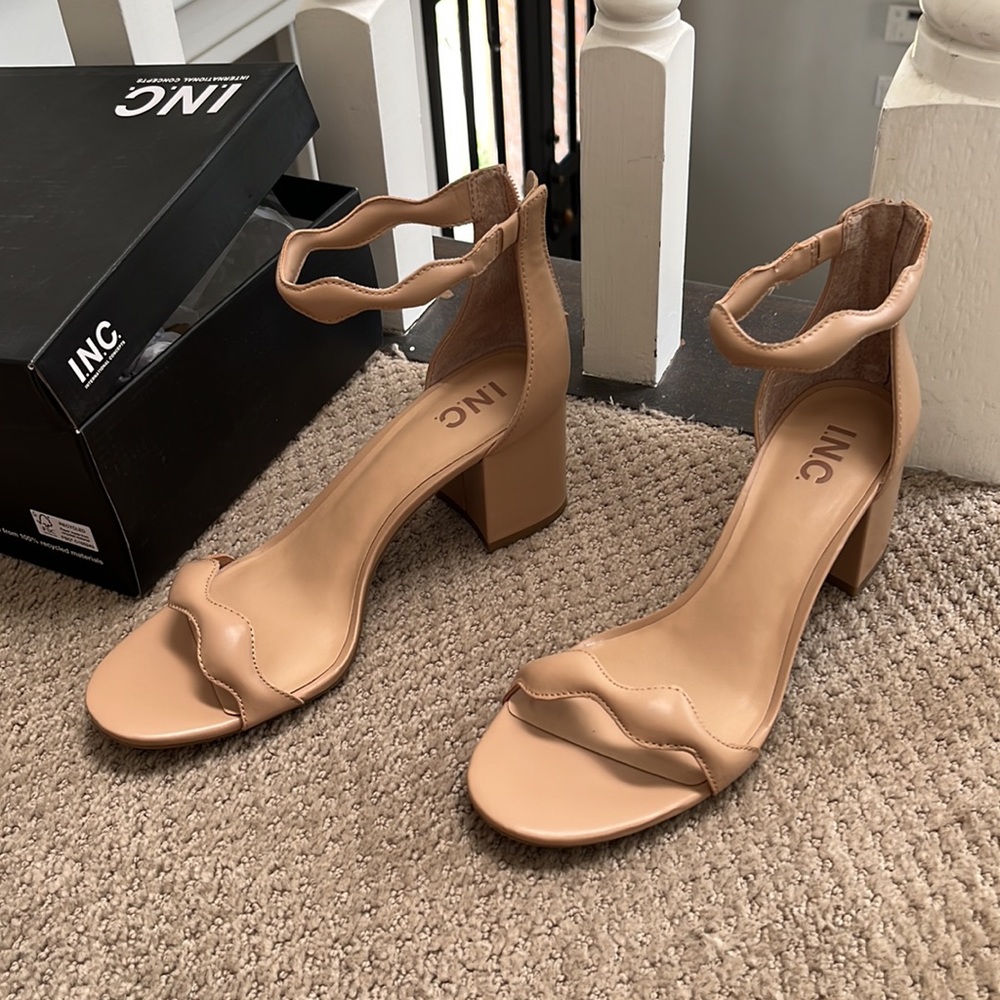 NWT INC International Concepts Sandals